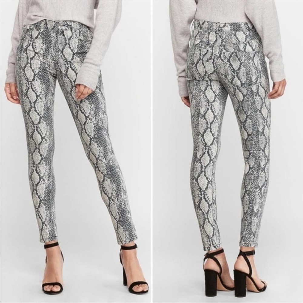 NWOT snakeskin print, stretch ankle legging high rise size 4